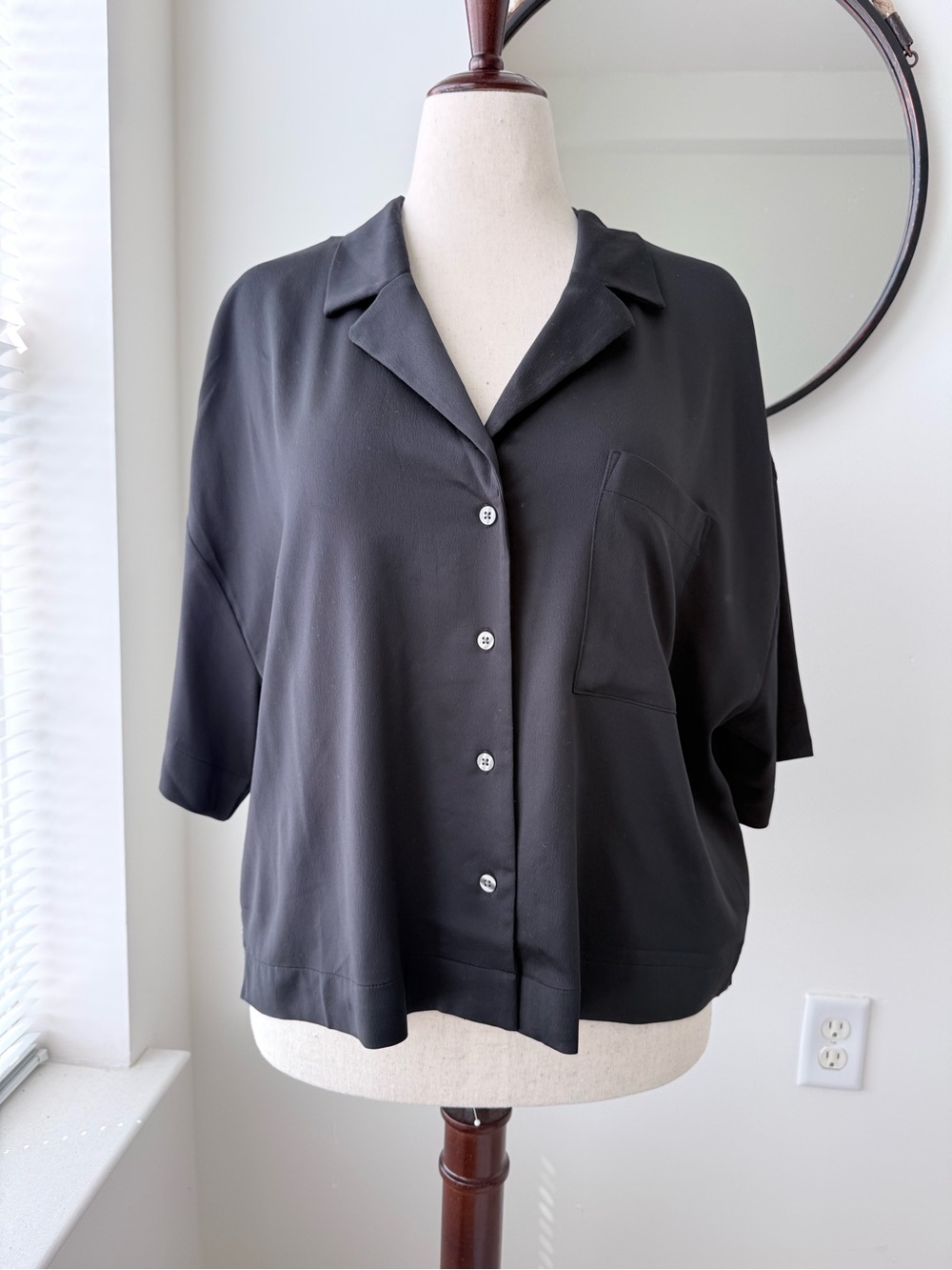 GAP Black Short-Sleeve Button-Front Satin Shirt